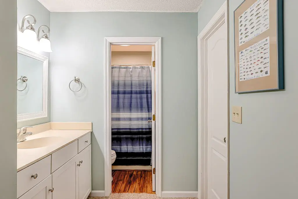 Coastal townhome with riverfront views, deck, & W/D - pool and athletic courts