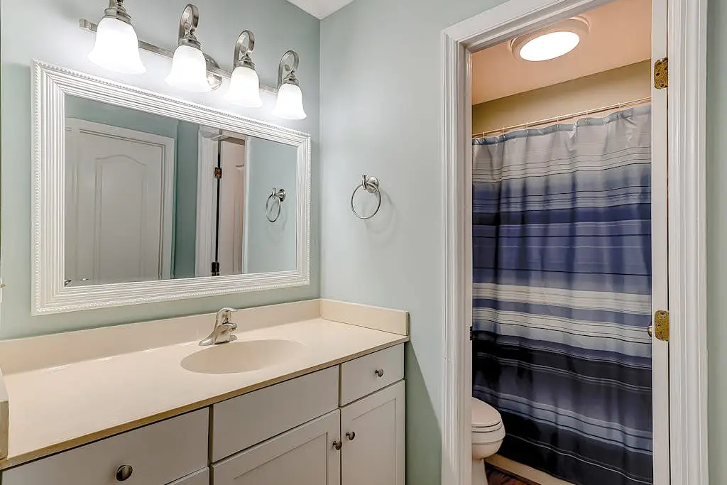 Coastal townhome with riverfront views, deck, & W/D - pool and athletic courts