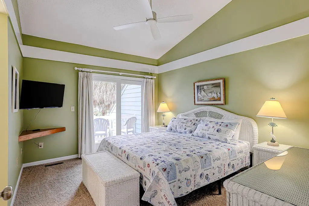 Coastal townhome with riverfront views, deck, & W/D - pool and athletic courts