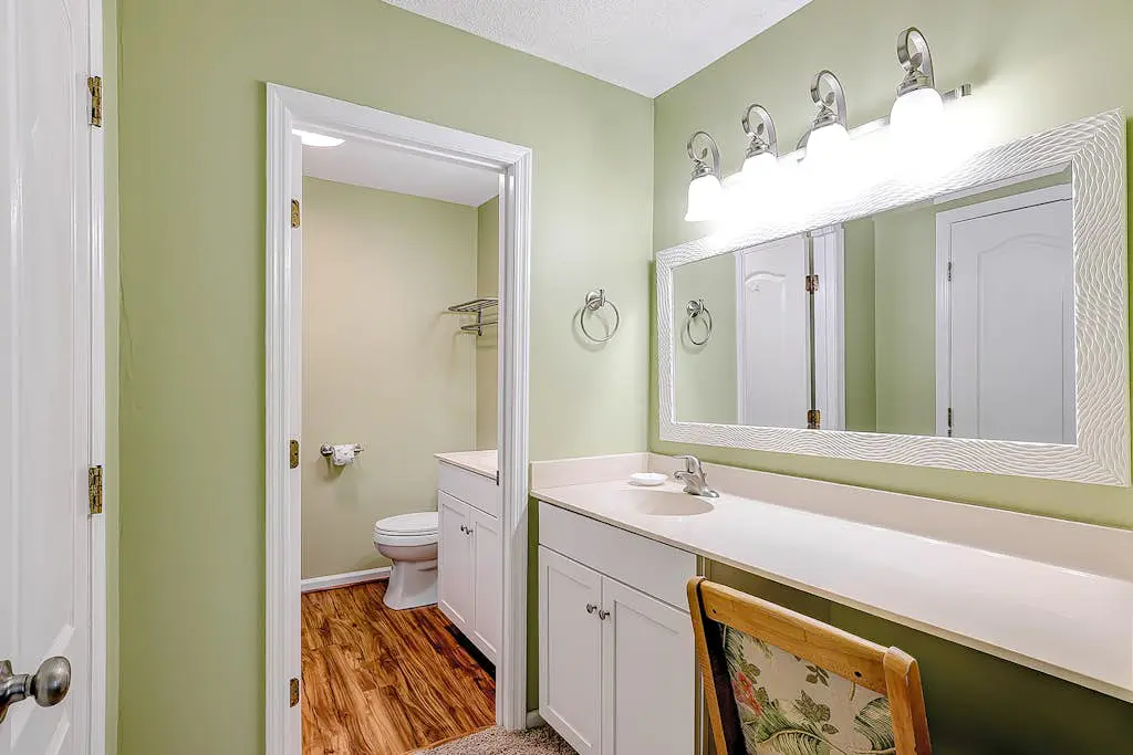 Coastal townhome with riverfront views, deck, & W/D - pool and athletic courts