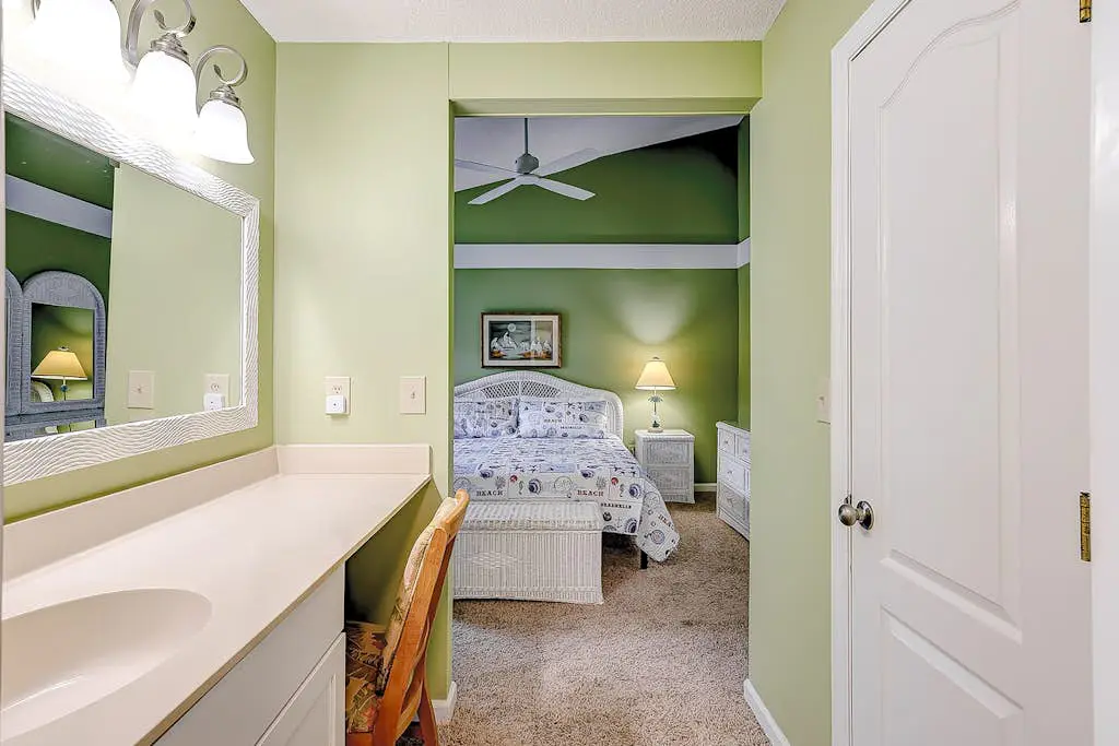 Coastal townhome with riverfront views, deck, & W/D - pool and athletic courts