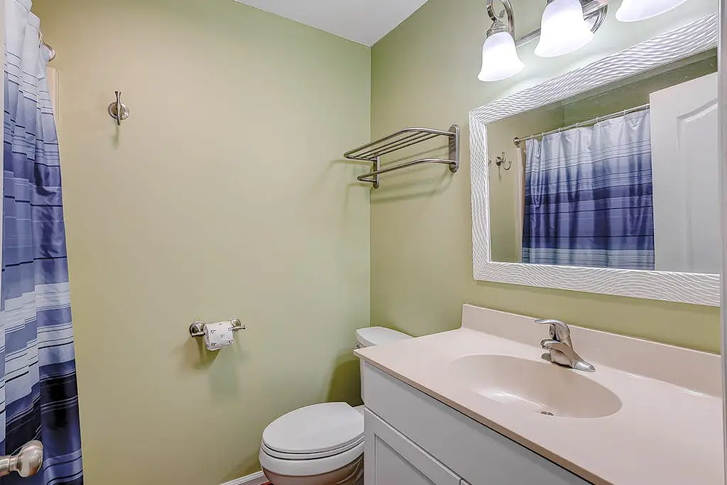 Coastal townhome with riverfront views, deck, & W/D - pool and athletic courts