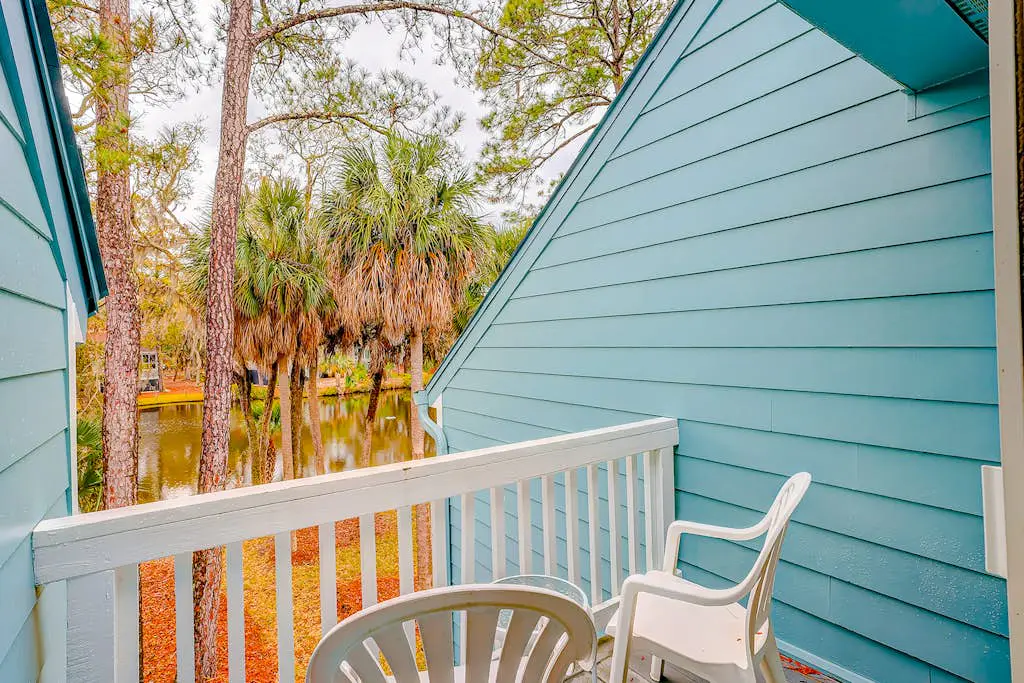 Coastal townhome with riverfront views, deck, & W/D - pool and athletic courts