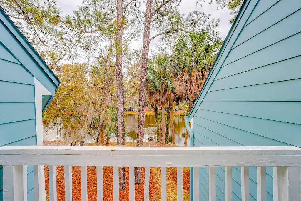 Coastal townhome with riverfront views, deck, & W/D - pool and athletic courts