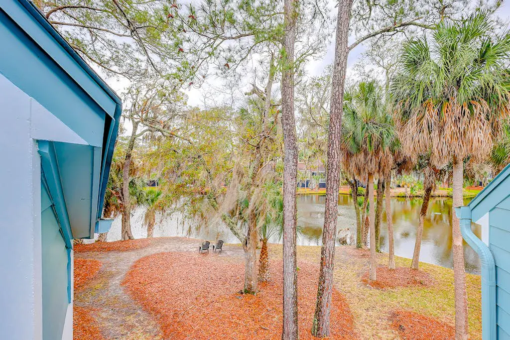 Coastal townhome with riverfront views, deck, & W/D - pool and athletic courts