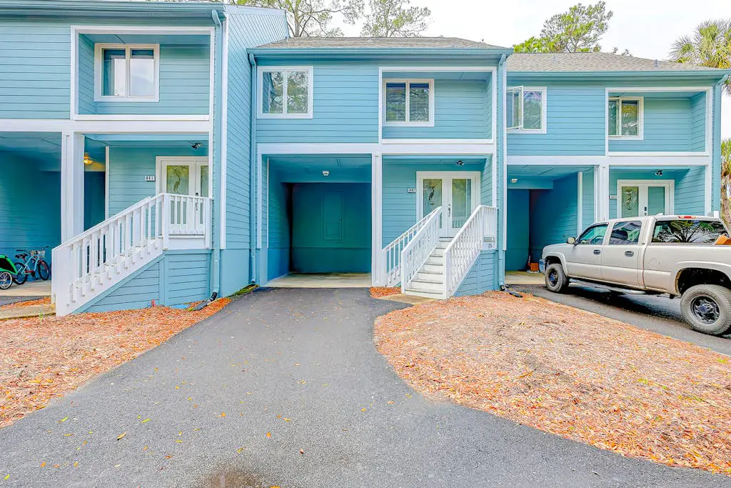 Coastal townhome with riverfront views, deck, & W/D - pool and athletic courts