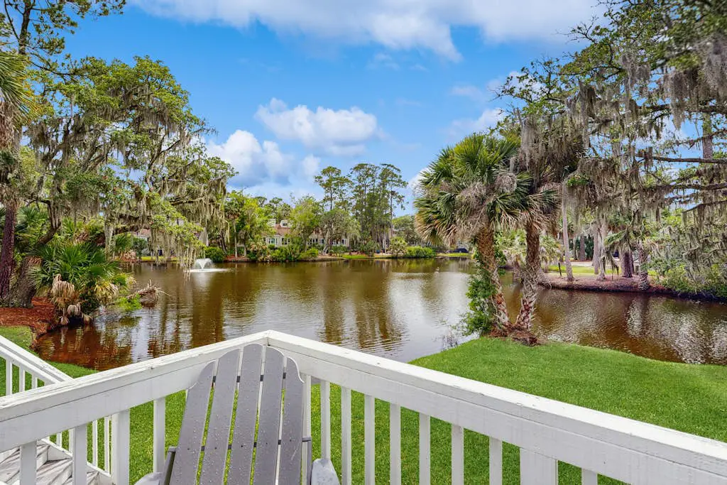 Waterfront townhome with pool, gym and tennis access, W/D, & central AC