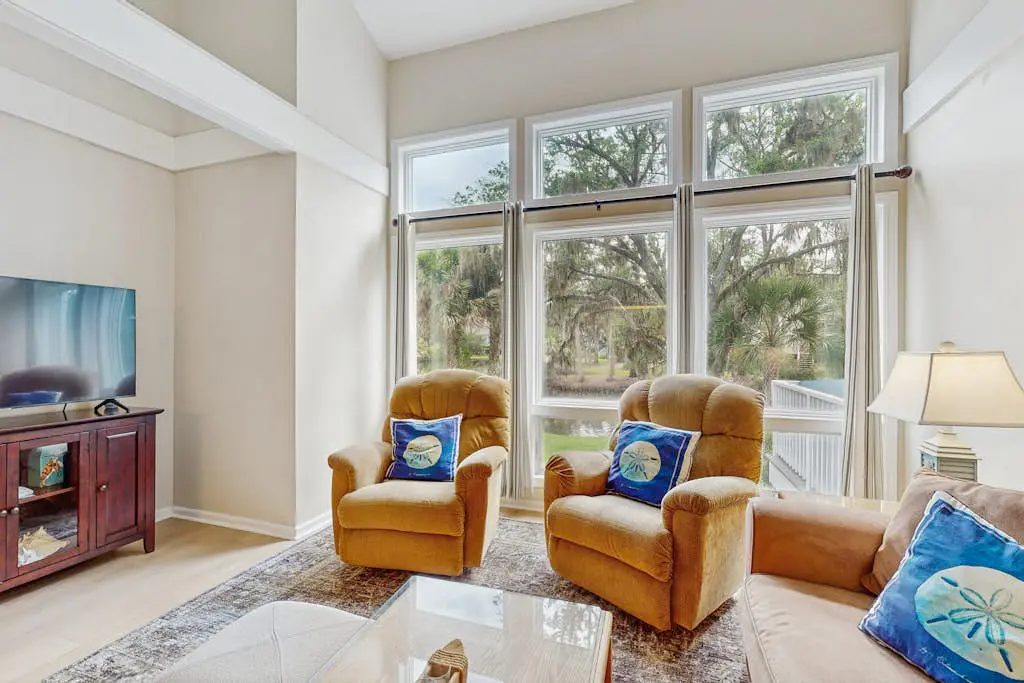 Waterfront townhome with pool, gym and tennis access, W/D, & central AC