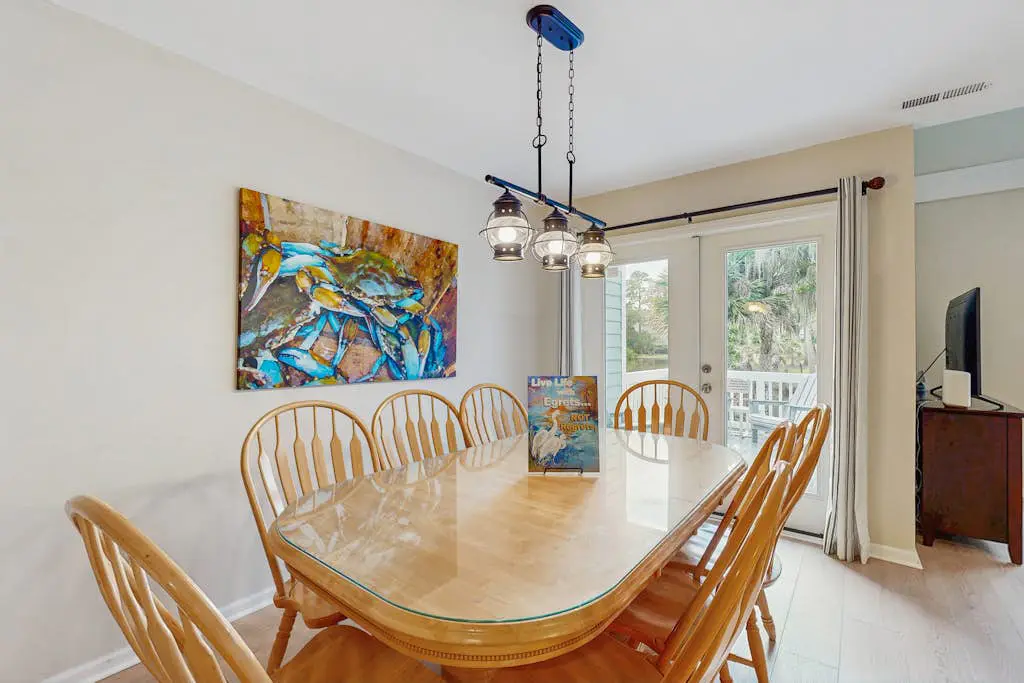 Waterfront townhome with pool, gym and tennis access, W/D, & central AC