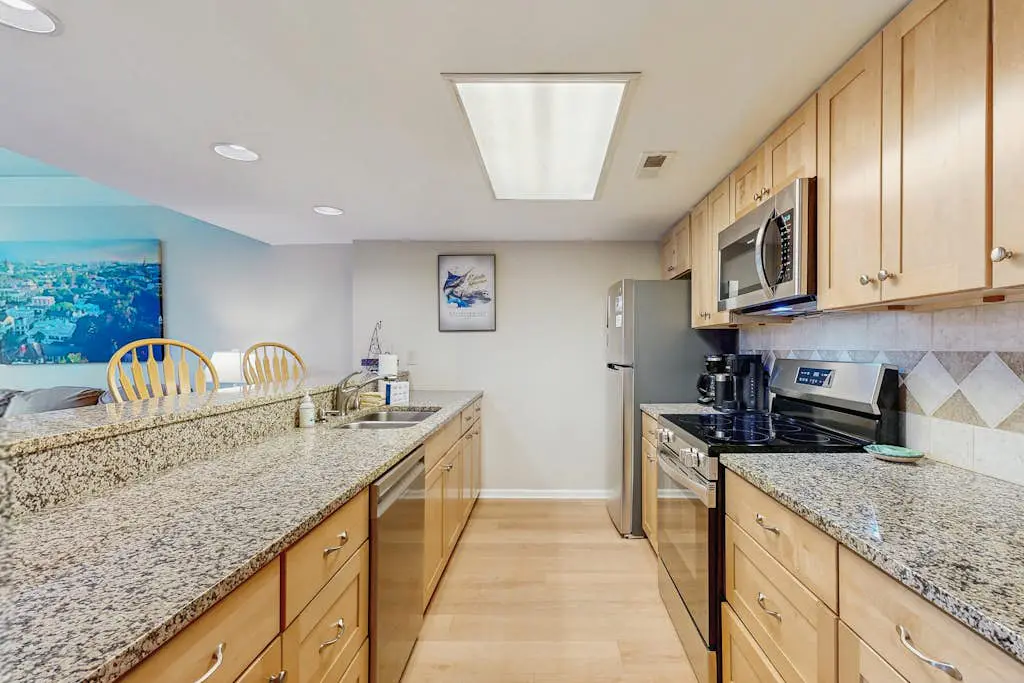 Waterfront townhome with pool, gym and tennis access, W/D, & central AC