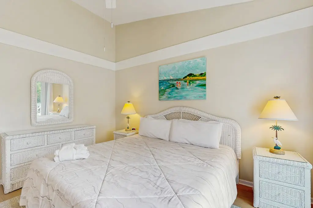 Waterfront townhome with pool, gym and tennis access, W/D, & central AC