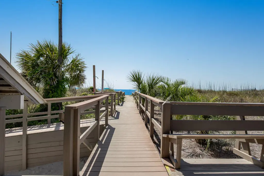 Waterfront townhome with pool, gym and tennis access, W/D, & central AC