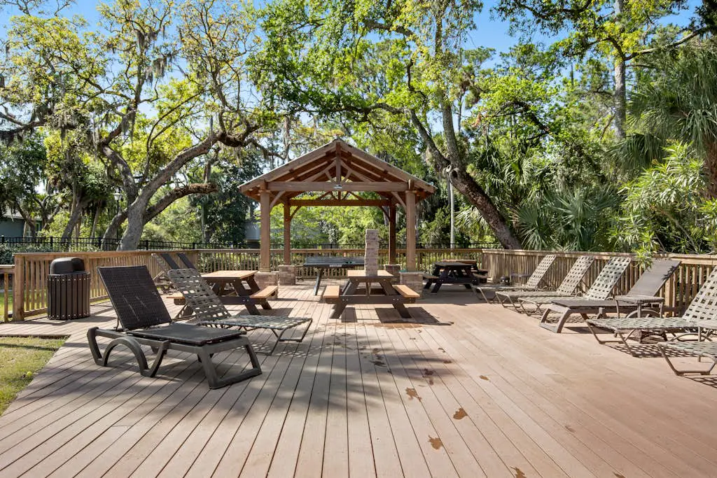 Waterfront townhome with pool, gym and tennis access, W/D, & central AC