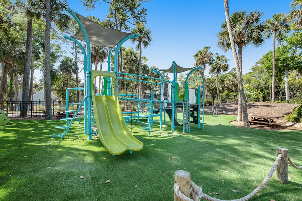 Waterfront townhome with pool, gym and tennis access, W/D, & central AC