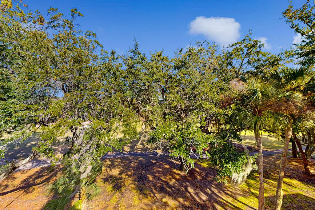 Golf-view condo with amenity pass to pool, tennis courts & more - dog-friendly