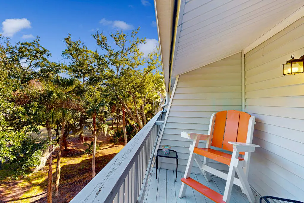 Golf-view condo with amenity pass to pool, tennis courts & more - dog-friendly