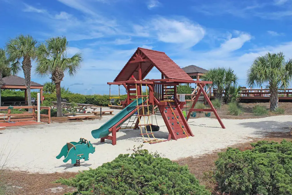 Airy, lagoon-view condo with pool, hot tub & tennis - walk to the beach