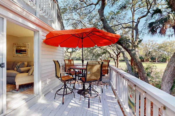 Updated villa with golf course views and serene surroundings