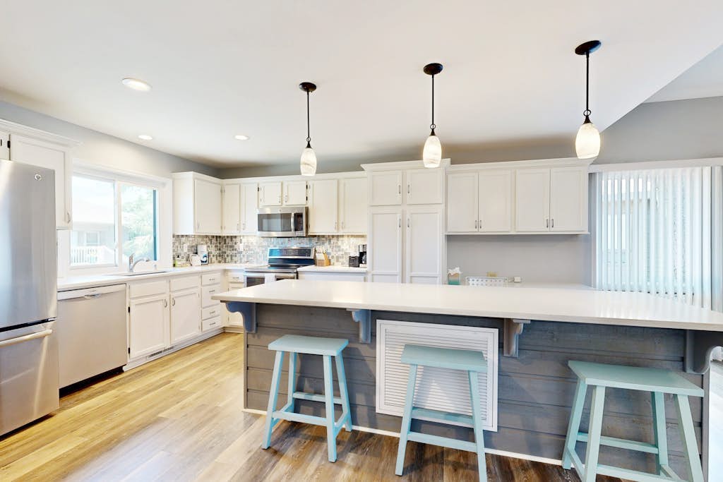 Coastal retreat with fireplace, AC, grill, lagoon views and close to beach