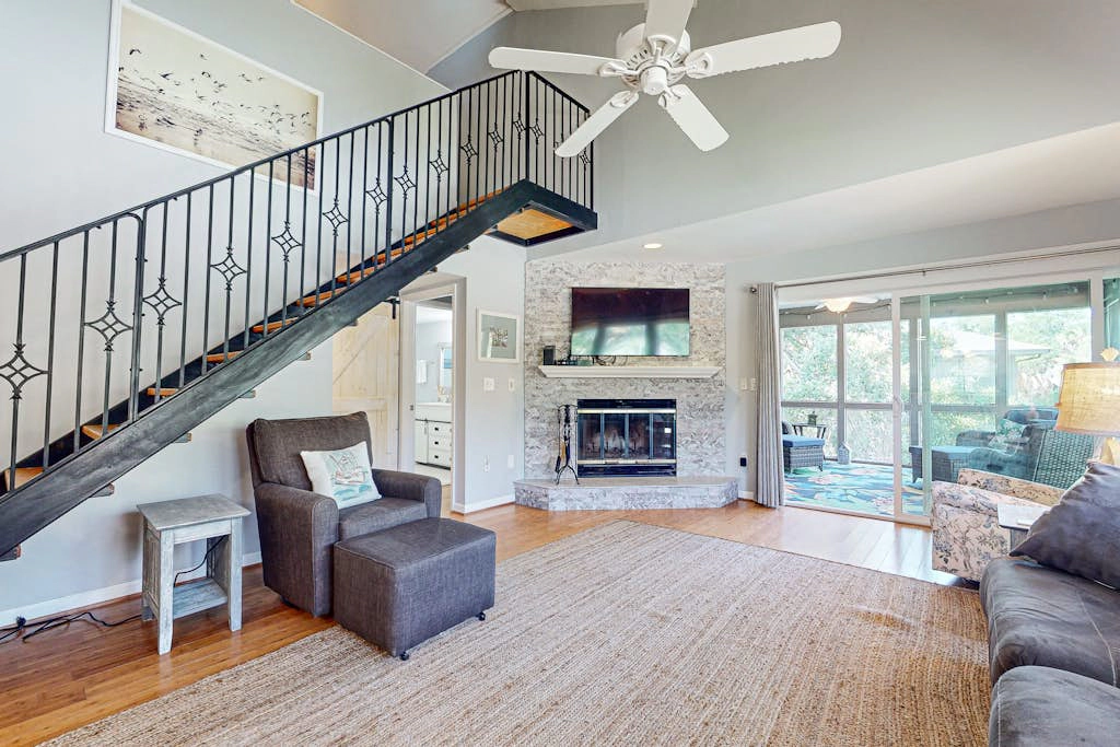 Beautiful Villa with screened in patio with perfect location