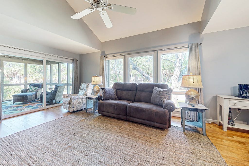 Beautiful Villa with screened in patio with perfect location