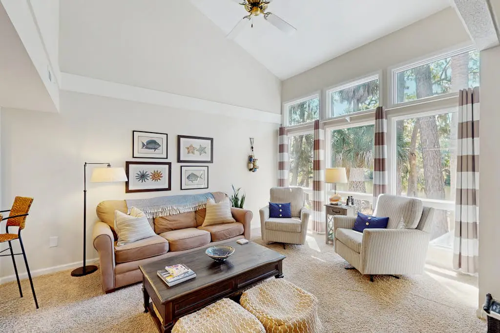 Beautiful home with natural light, lagoon views - Community Hot tub & Pool