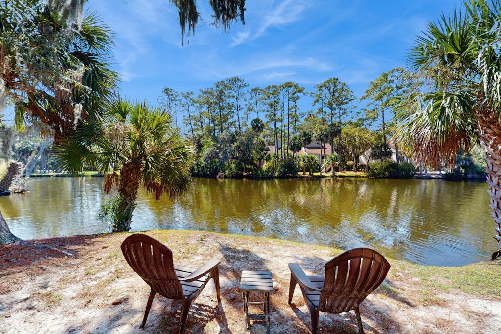 Beautiful home with natural light, lagoon views - Community Hot tub & Pool