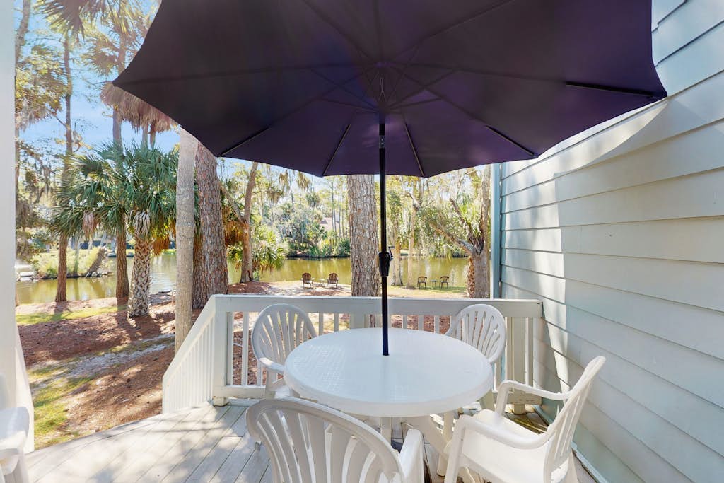 Beautiful home with natural light, lagoon views - Community Hot tub & Pool