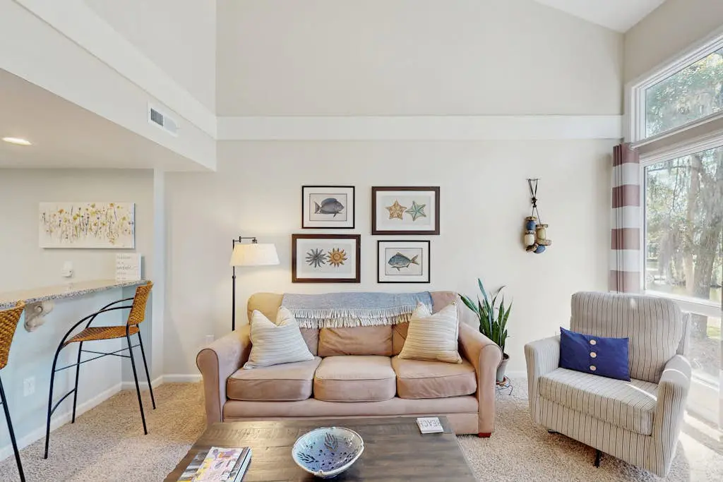 Beautiful home with natural light, lagoon views - Community Hot tub & Pool