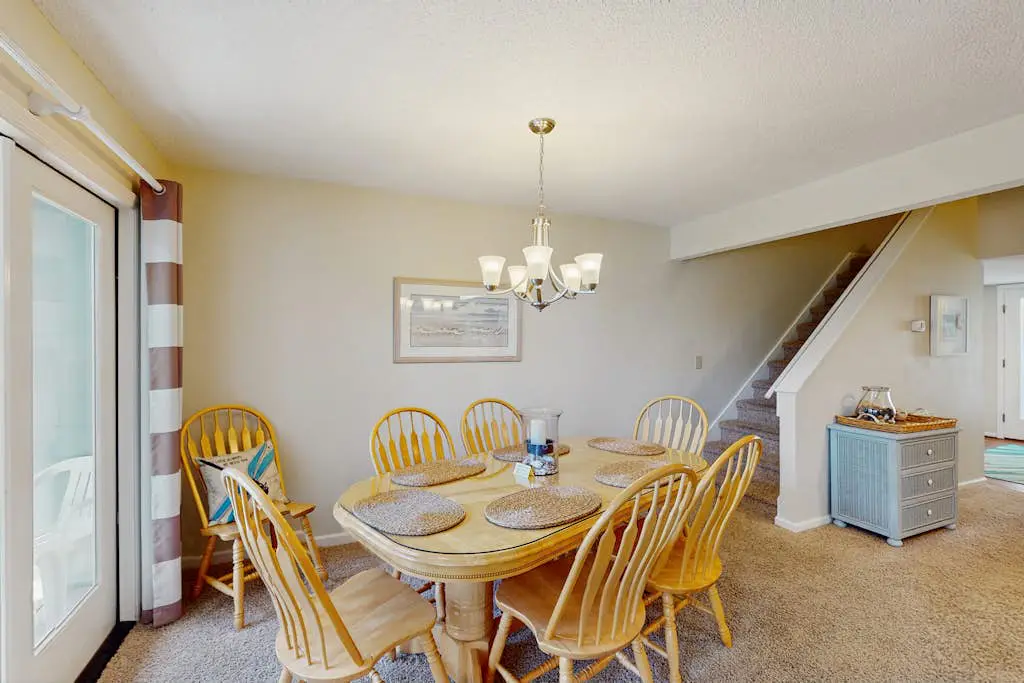 Beautiful home with natural light, lagoon views - Community Hot tub & Pool