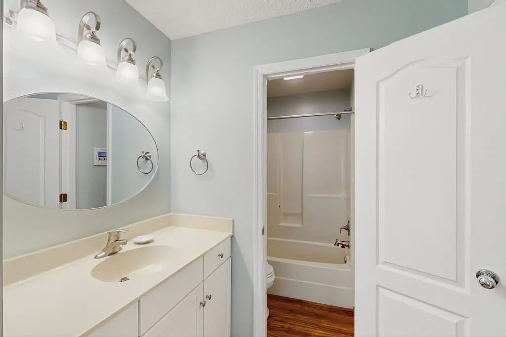 Beautiful home with natural light, lagoon views - Community Hot tub & Pool