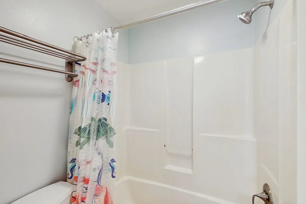 Beautiful home with natural light, lagoon views - Community Hot tub & Pool