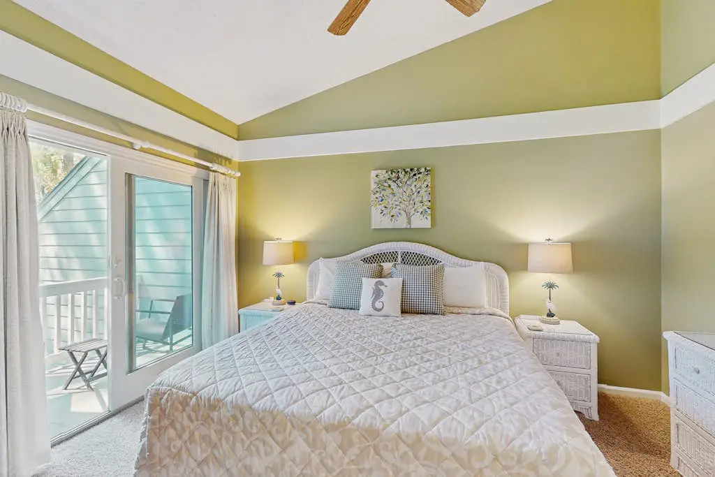 Beautiful home with natural light, lagoon views - Community Hot tub & Pool