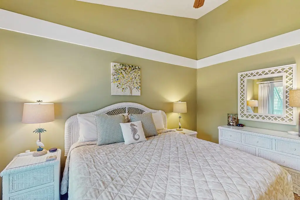 Beautiful home with natural light, lagoon views - Community Hot tub & Pool