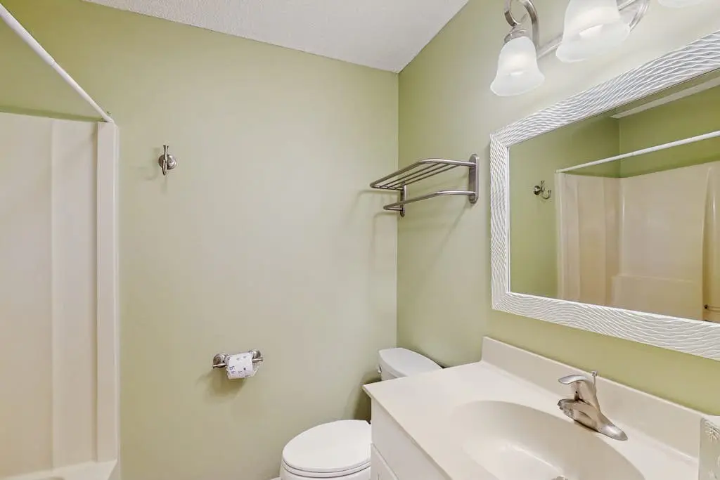 Beautiful home with natural light, lagoon views - Community Hot tub & Pool