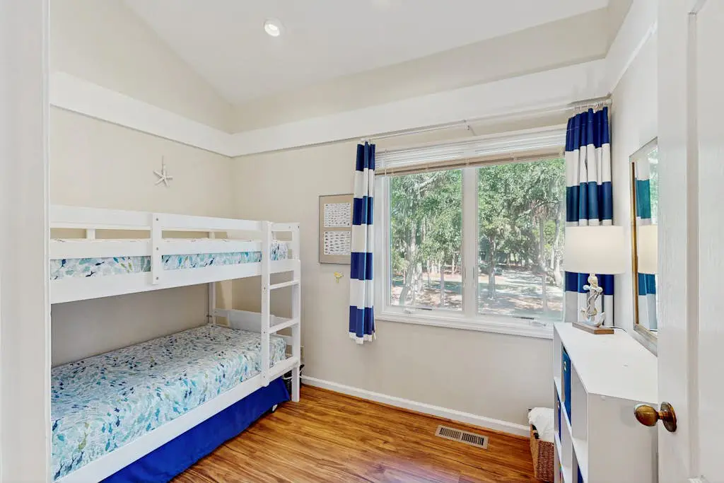 Beautiful home with natural light, lagoon views - Community Hot tub & Pool