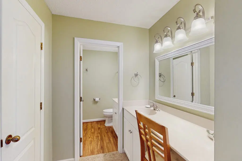 Beautiful home with natural light, lagoon views - Community Hot tub & Pool