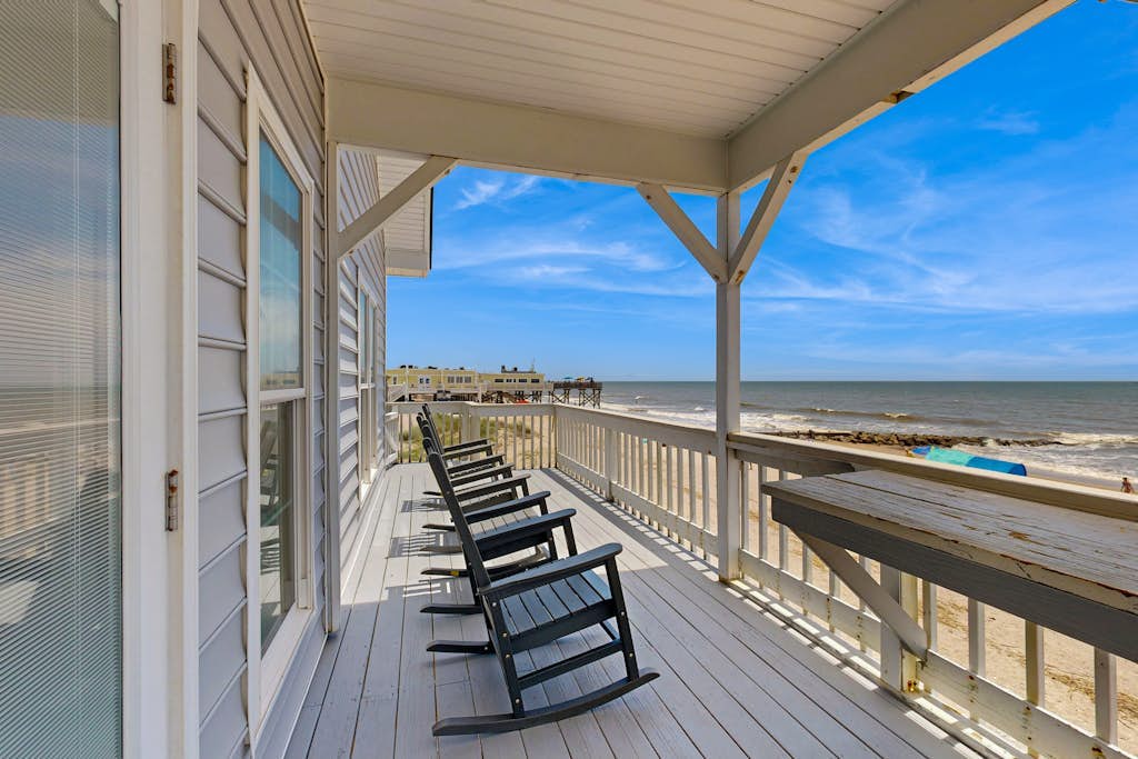 Newly renovated beachfront house w/Patio, Free WiFi, Private W/D, AC