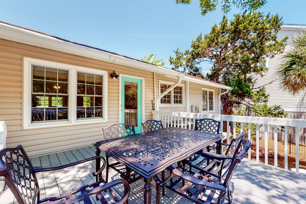 Ocean-view dog-friendly home across street from beach with private pool, W/D, AC