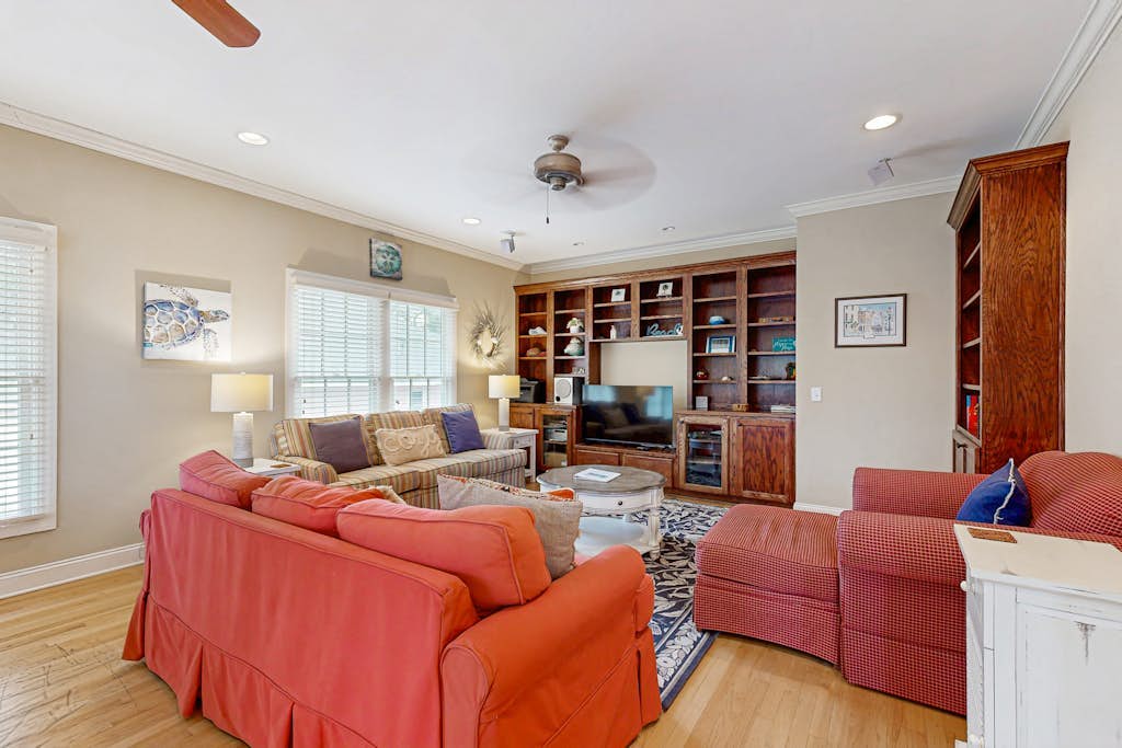 Oceanside Home w/ Free WiFi, Patio, & Private Washer/Dryer - Dogs Okay