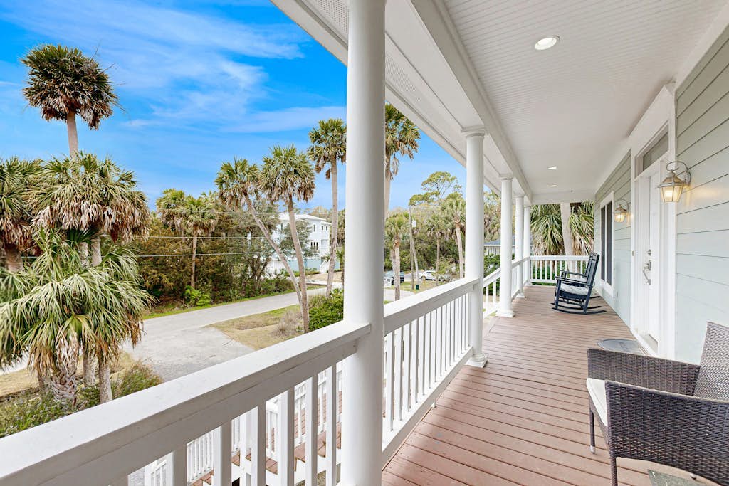 Oceanside Home w/ Free WiFi, Patio, & Private Washer/Dryer - Dogs Okay
