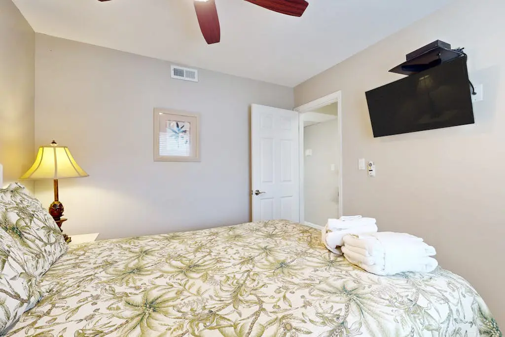 Beach-view condo in oceanfront complex with outdoor pool, beach access, balcony