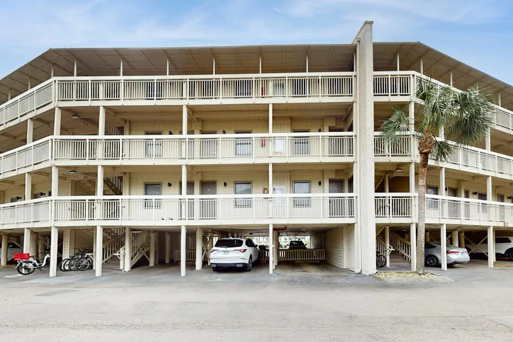 Beach-view condo in oceanfront complex with outdoor pool, beach access, balcony