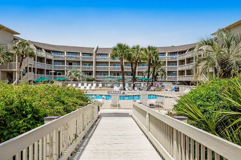 Beach-view condo in oceanfront complex with outdoor pool, beach access, balcony