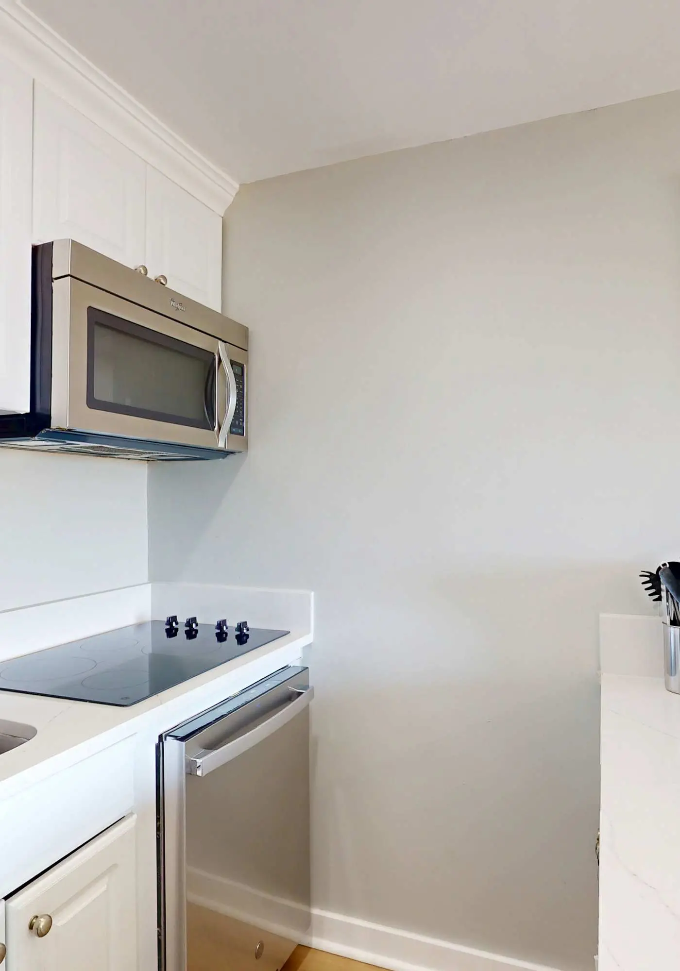 Beach-view condo in oceanfront complex with outdoor pool, beach access, balcony
