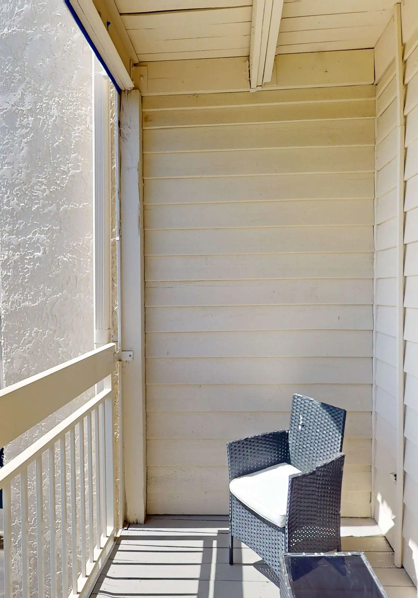 Beach-view condo in oceanfront complex with outdoor pool, beach access, balcony