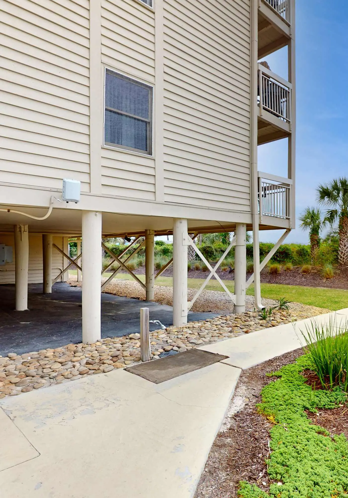 Beach-view condo in oceanfront complex with outdoor pool, beach access, balcony