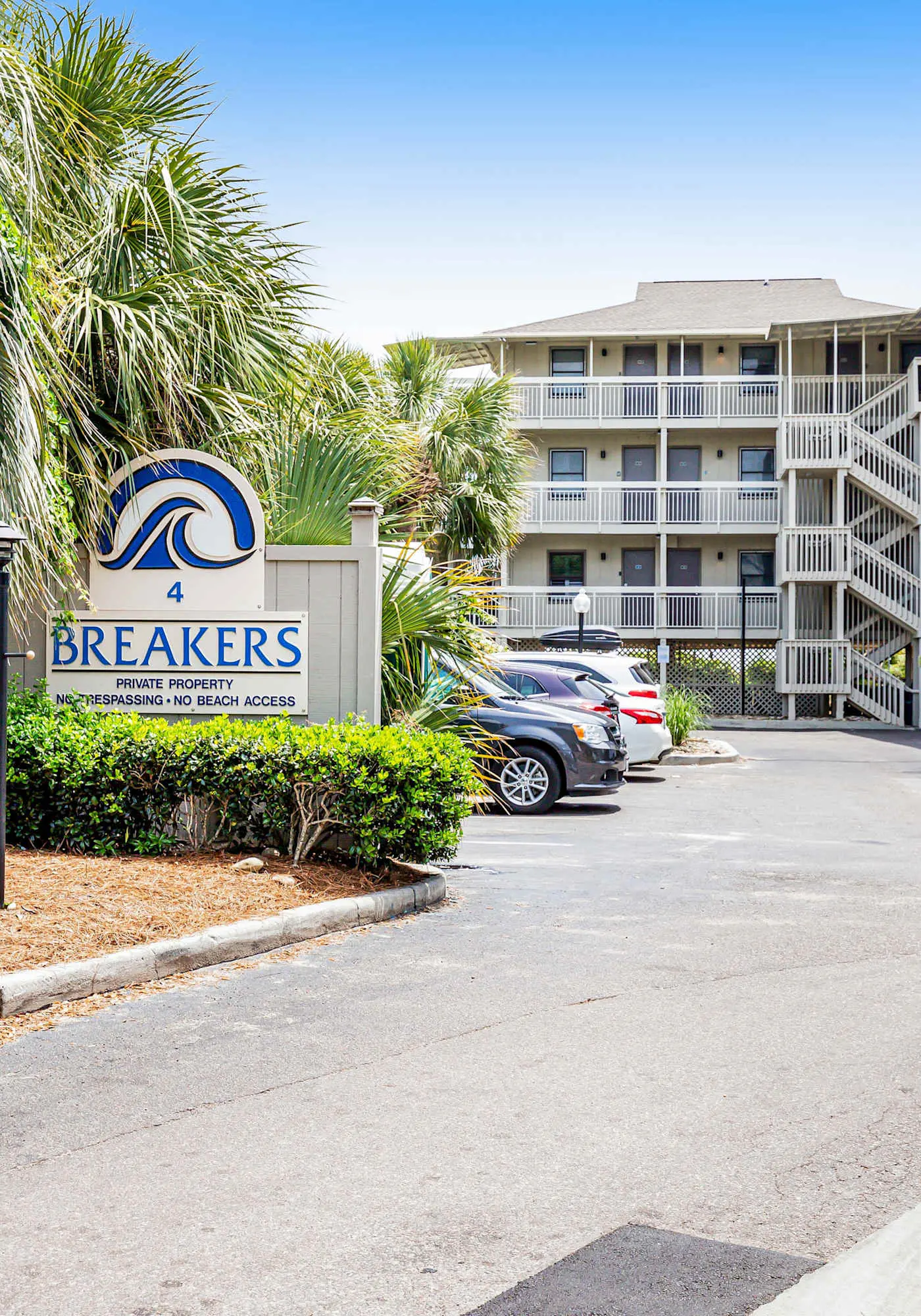Beach-view condo in oceanfront complex with outdoor pool, beach access, balcony