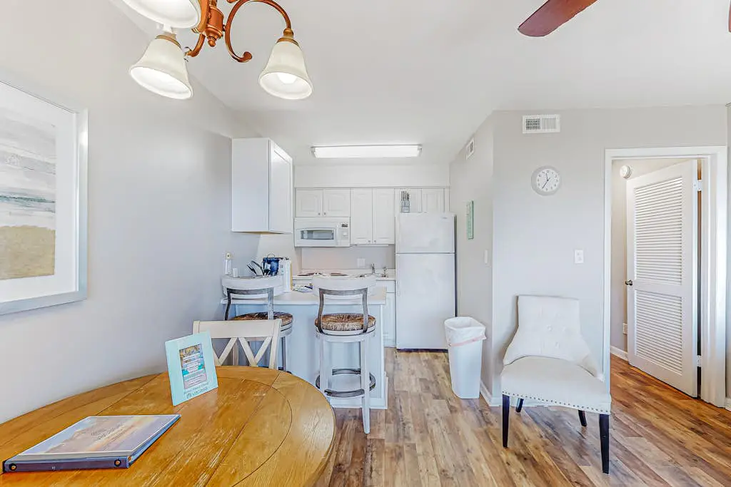 Condo with Coligny Beach views, outdoor pool, beach access, balcony, W/D, & AC