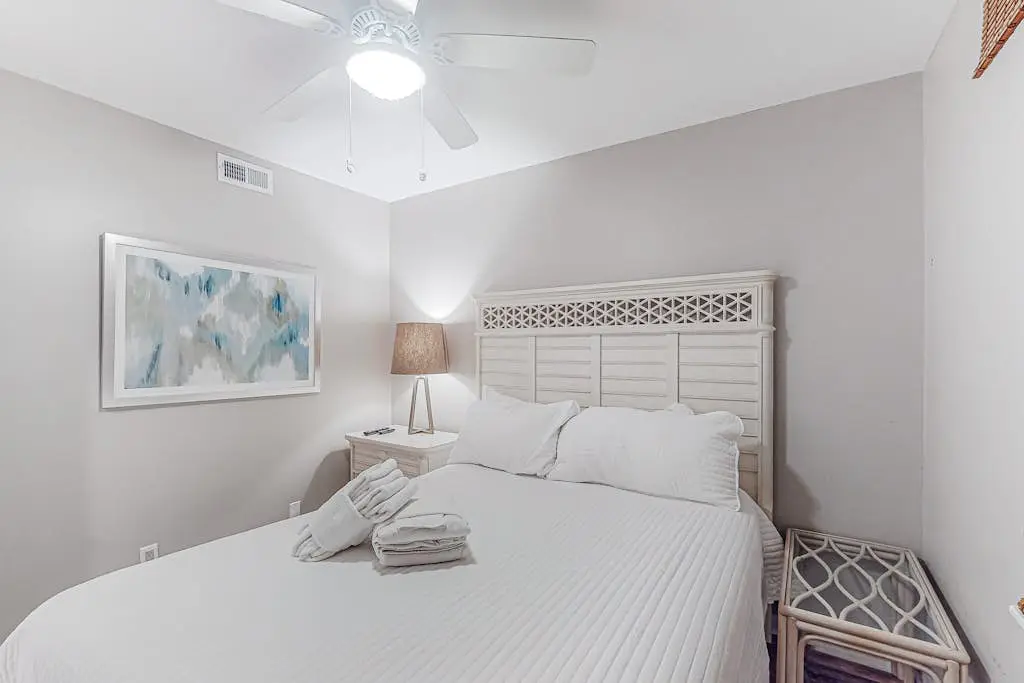 Condo with Coligny Beach views, outdoor pool, beach access, balcony, W/D, & AC